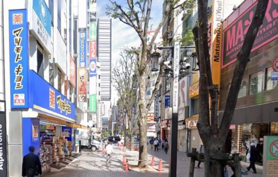 ＪＲ新宿駅東口からメンズライフクリニック新宿院への行き方3.マツモトキヨシ